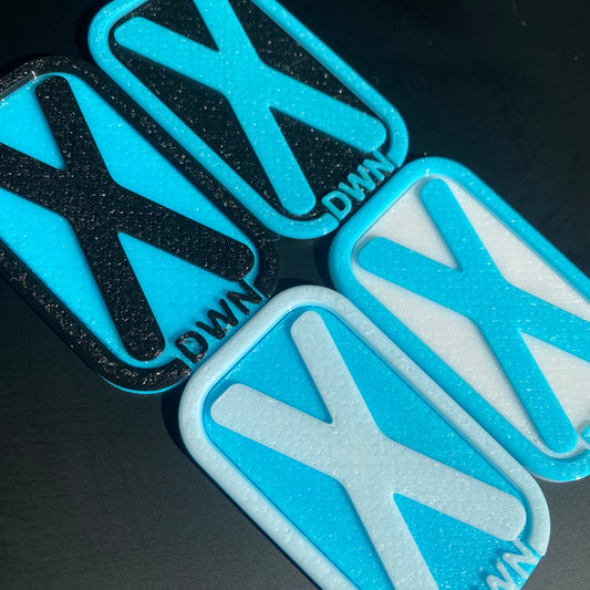 BRN OUT Slap on Kennzeichen Hellblau/Weiss