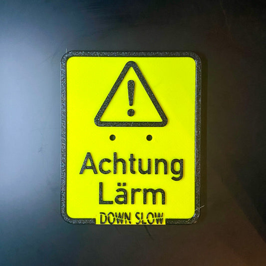 Achtung Lärm Slap on Kennzeichen Schwarz/Neongelb