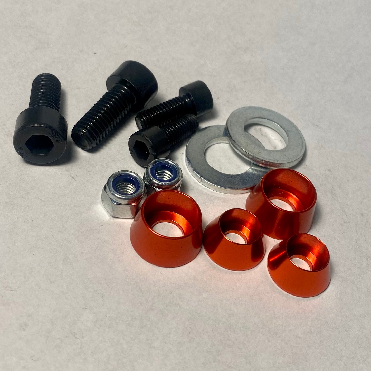 Brüniertes Schraubenset Schwalbe Panzer und Fußraste