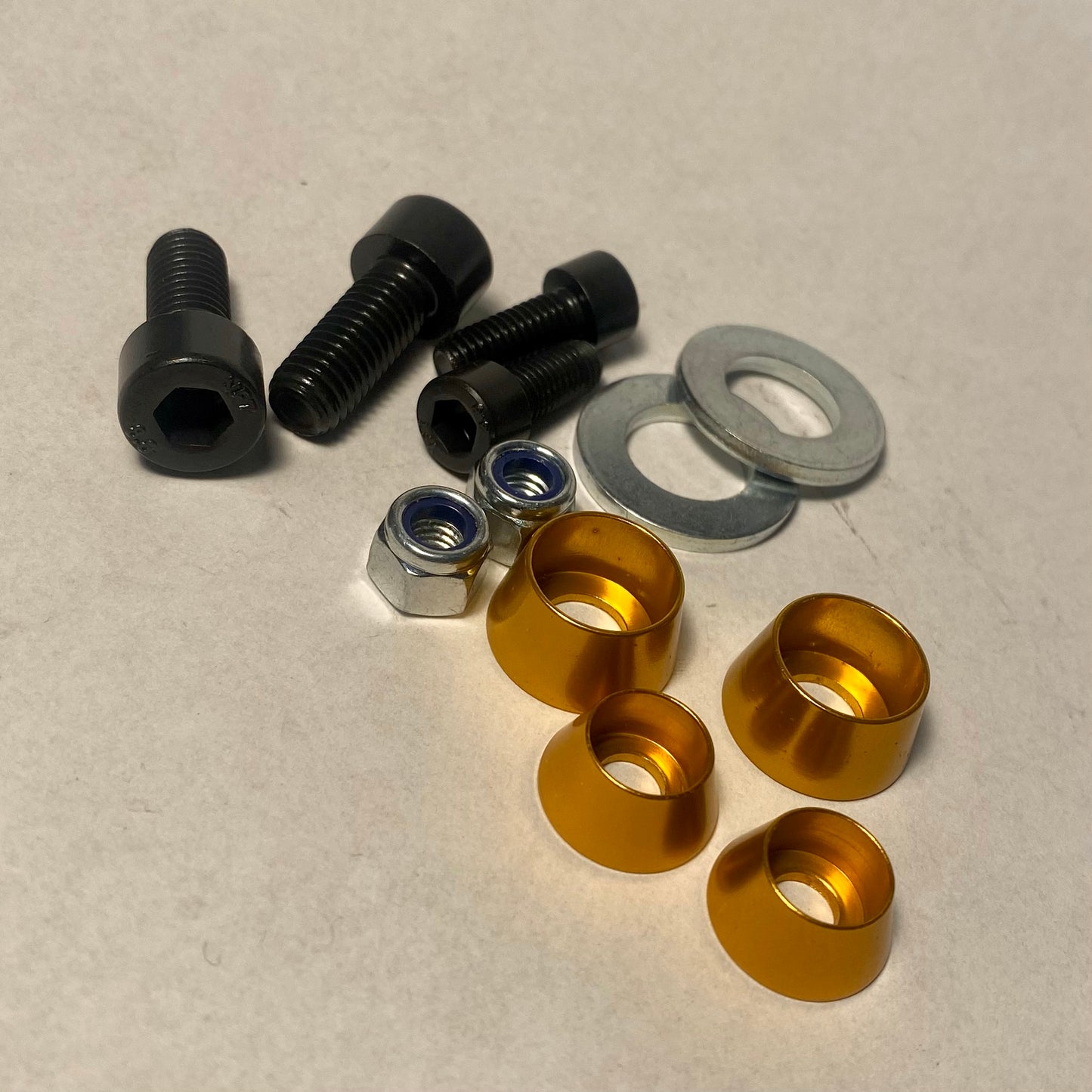 Brüniertes Schraubenset Schwalbe Panzer und Fußraste
