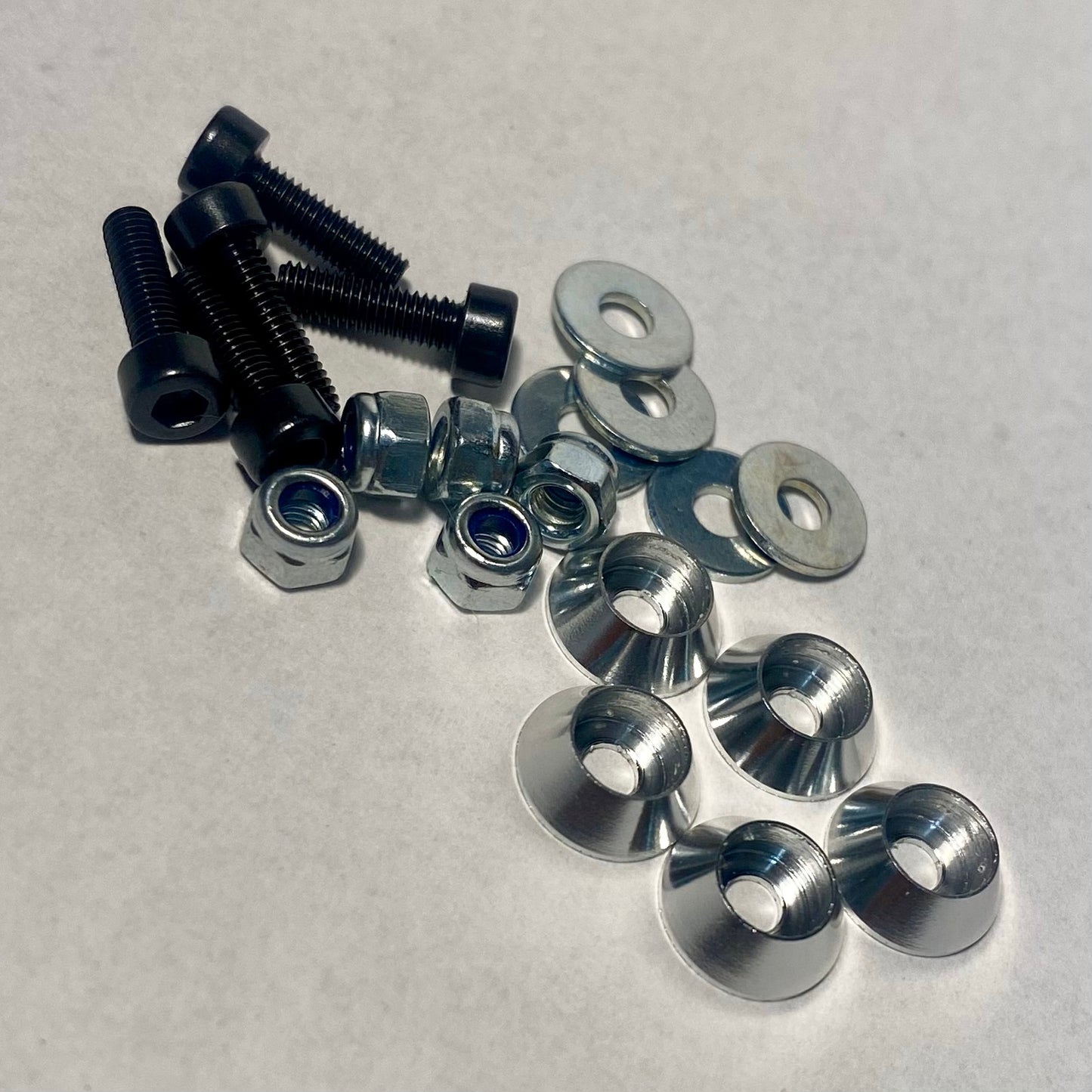 Brüniertes Schraubenset Schwalbe Scheuerleiste