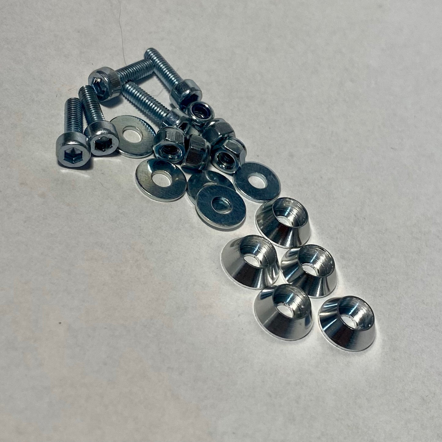 Verzinktes Schraubenset Schwalbe Scheuerleiste
