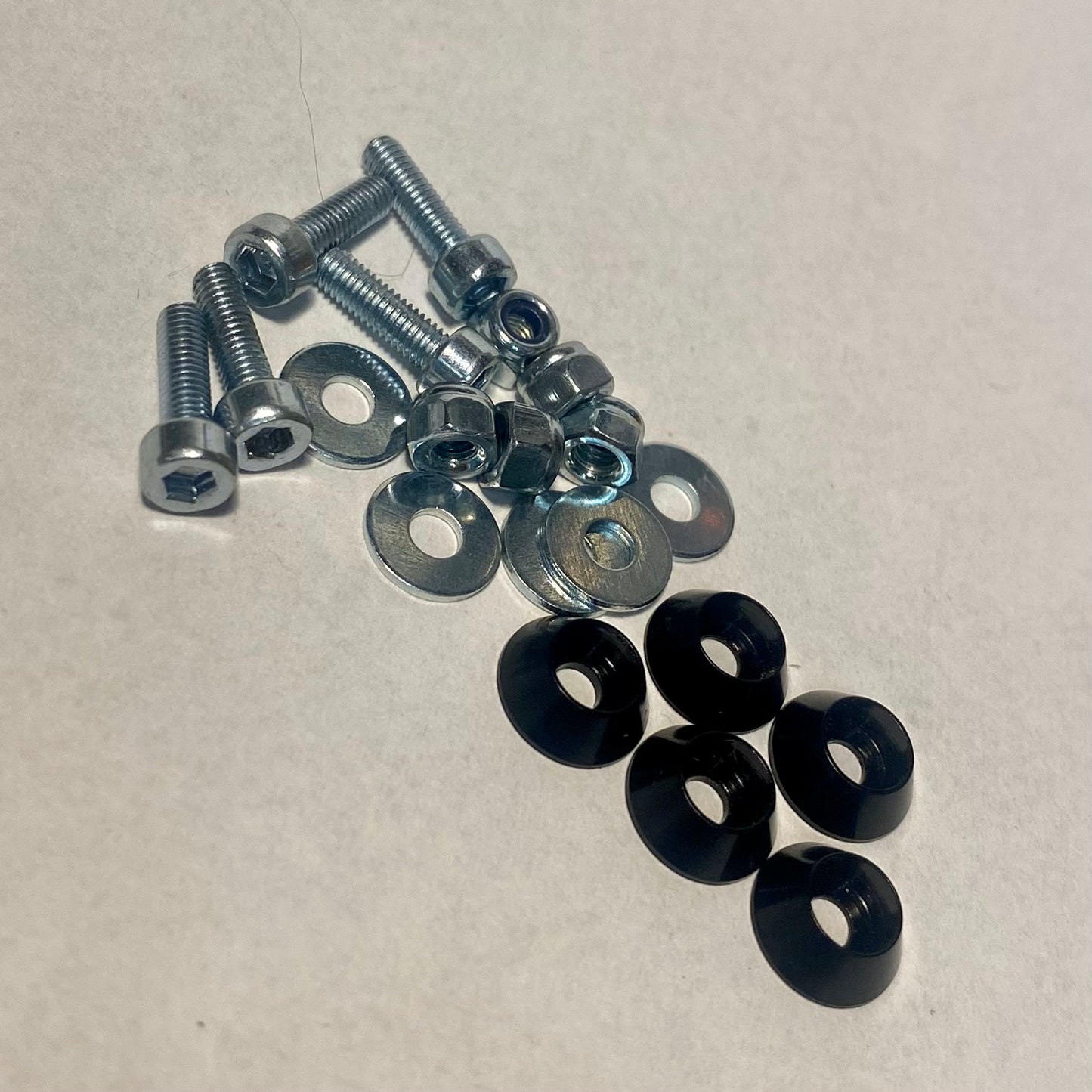 Verzinktes Schraubenset Schwalbe Scheuerleiste