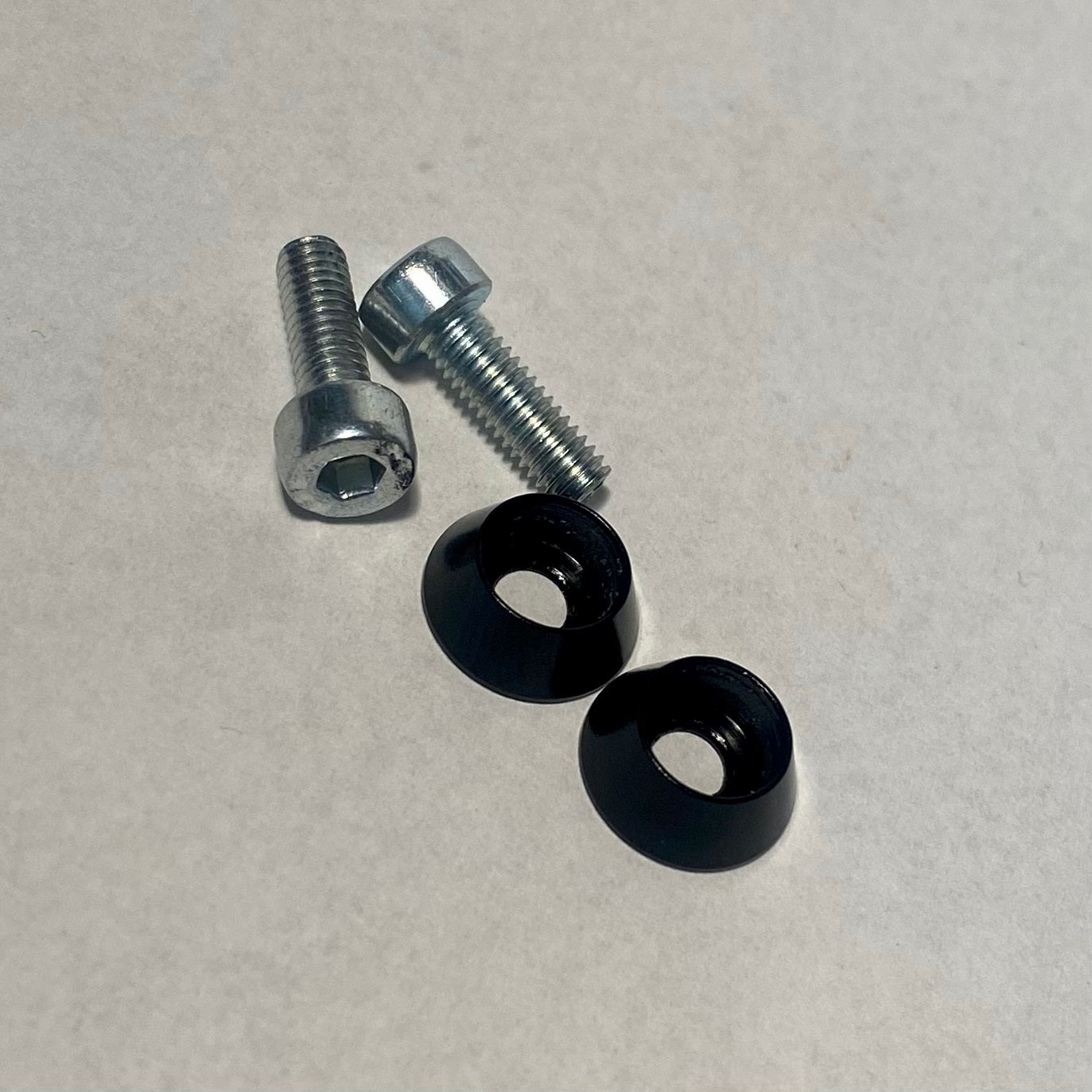 Verzinktes Schraubenset Schwalbe Amaturenblech