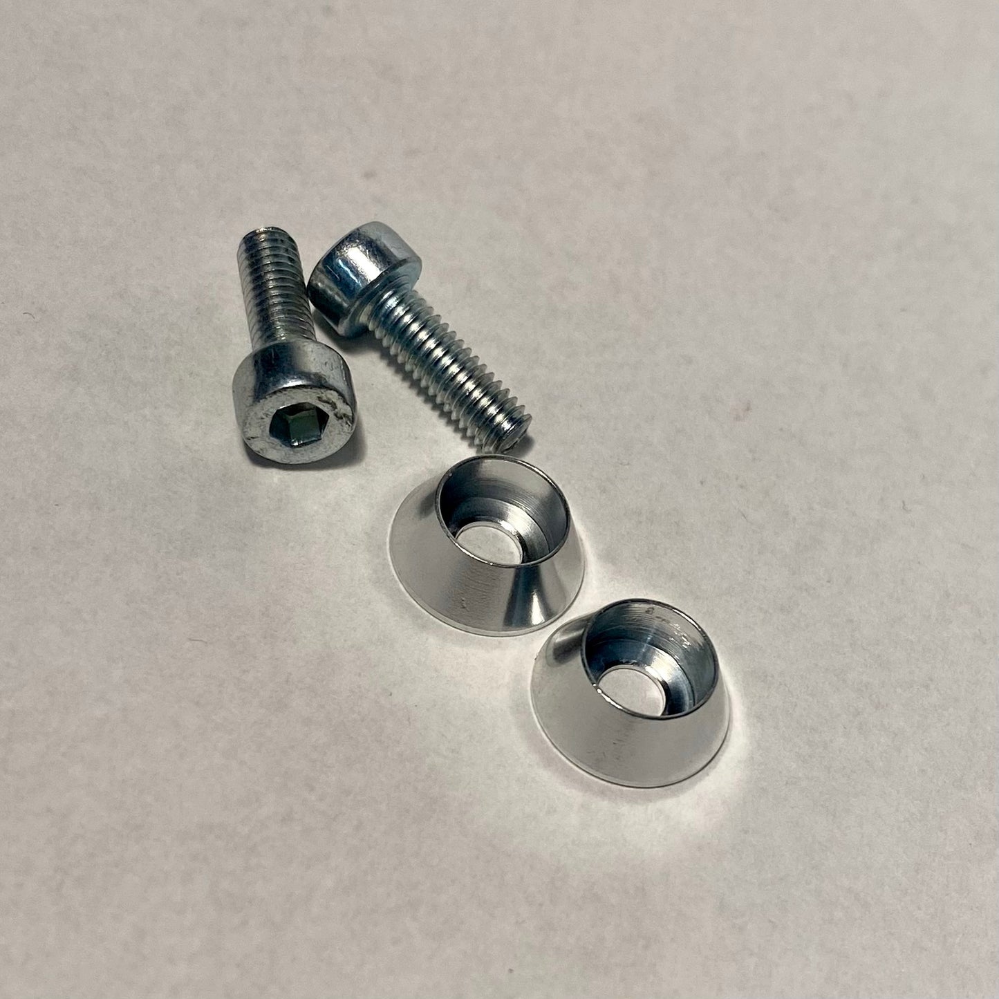 Verzinktes Schraubenset Schwalbe Amaturenblech