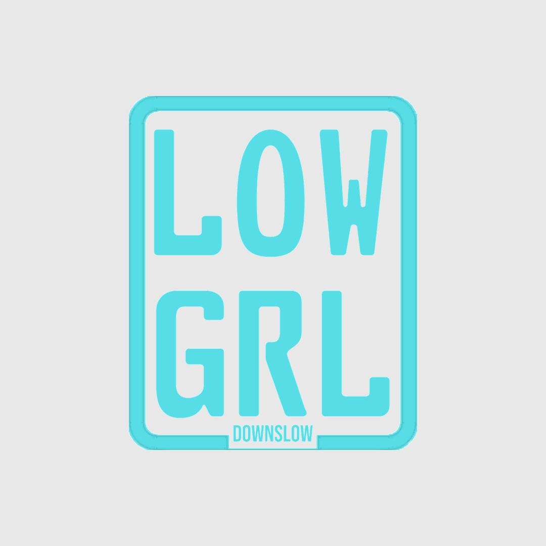 LOW GRL Slap on Kennzeichen Weiss/Hellblau